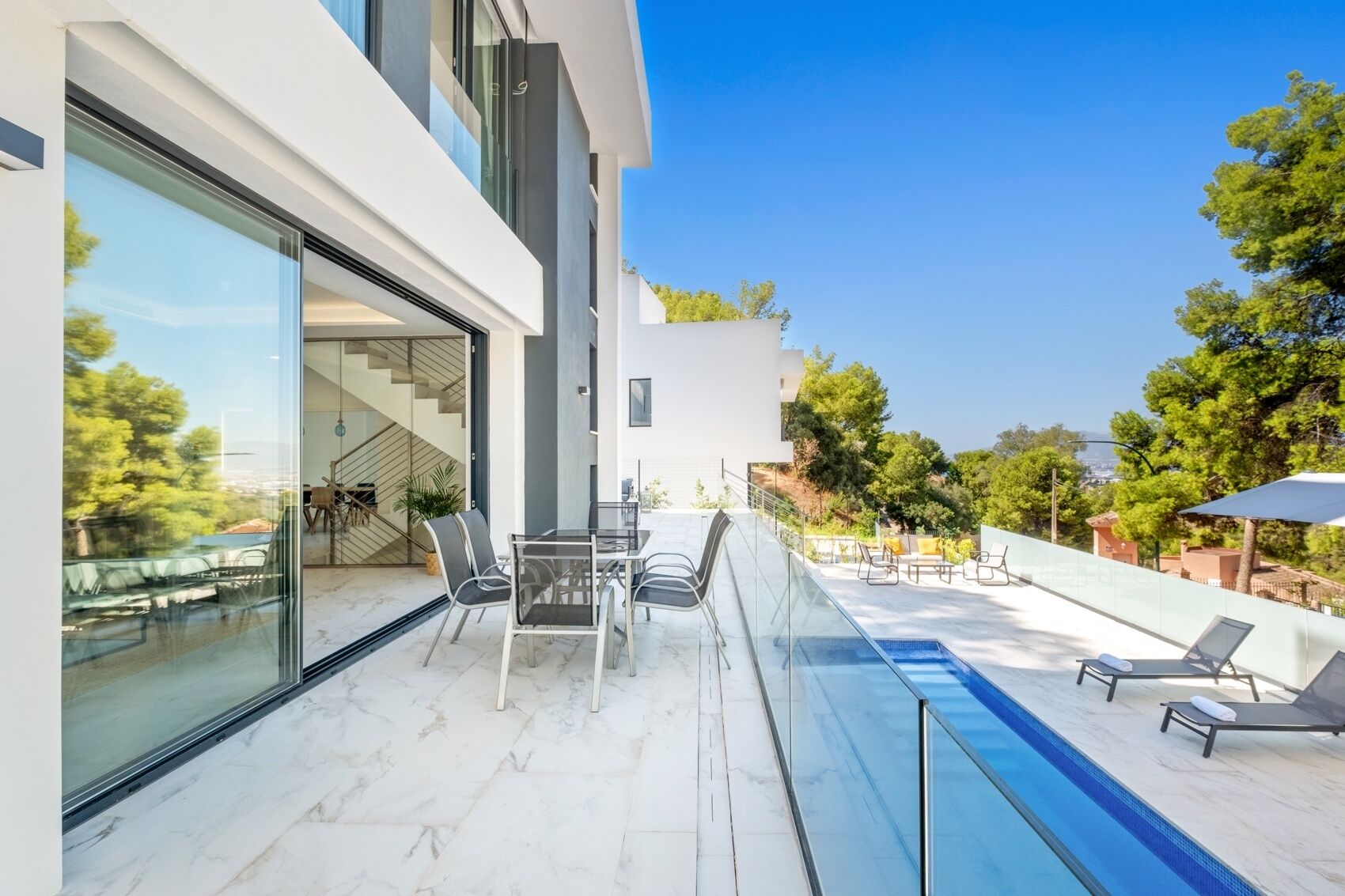 Villa panorámica, piscina privada, vistas al mar | Terraza o patio