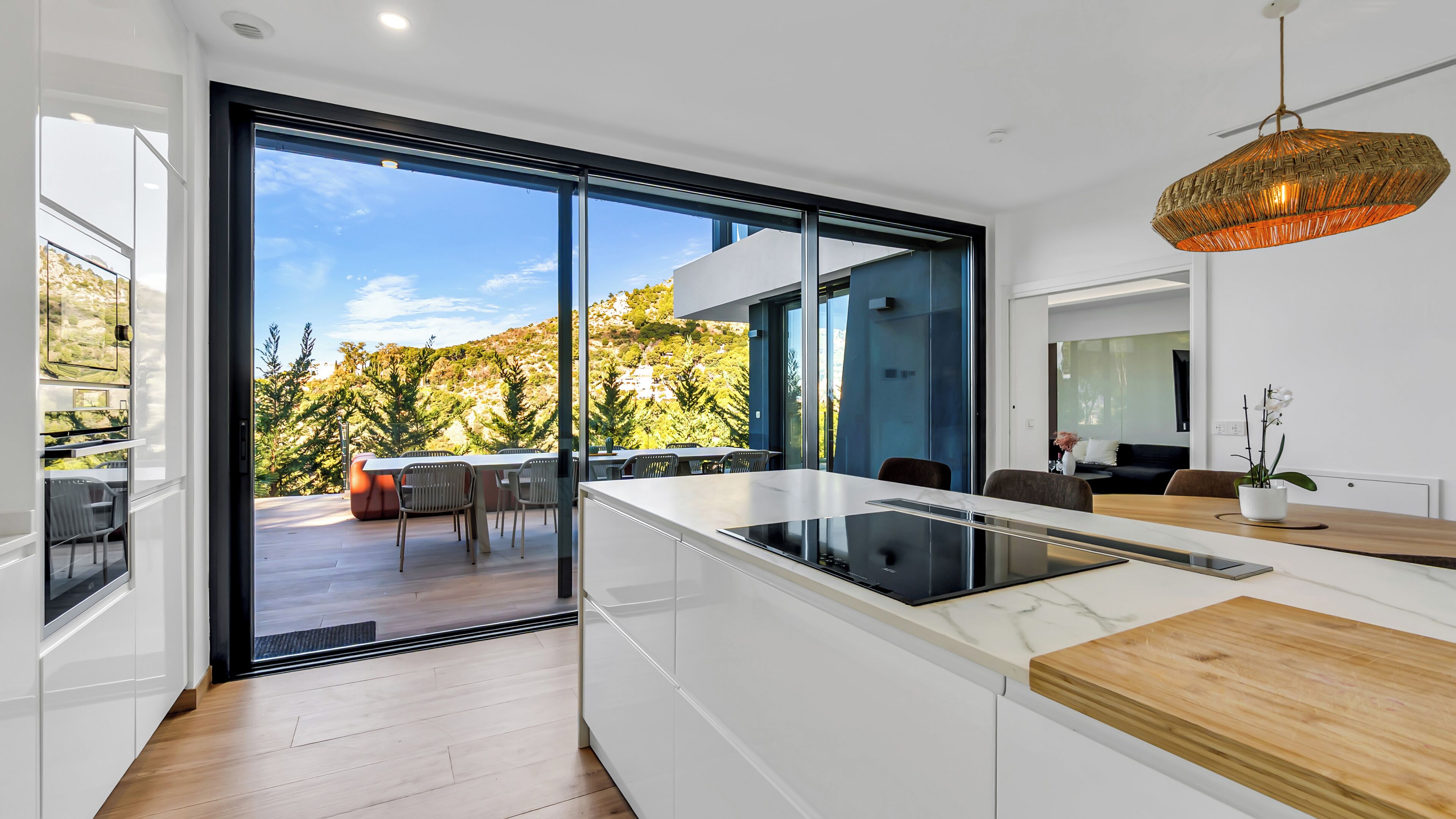 Vila premium, piscina particular, vista para o mar | Cozinha americana privada | Geladeira grande, micro-ondas, fogão, cooktop