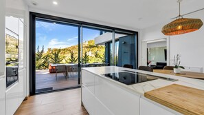 Premium Villa, Private Pool, Sea View | Private kitchenette | Full-sized fridge, microwave, oven, stovetop - Villas Pinares de San Antón, Saltwater pool, Sea, City, Mountain Views (Málaga)