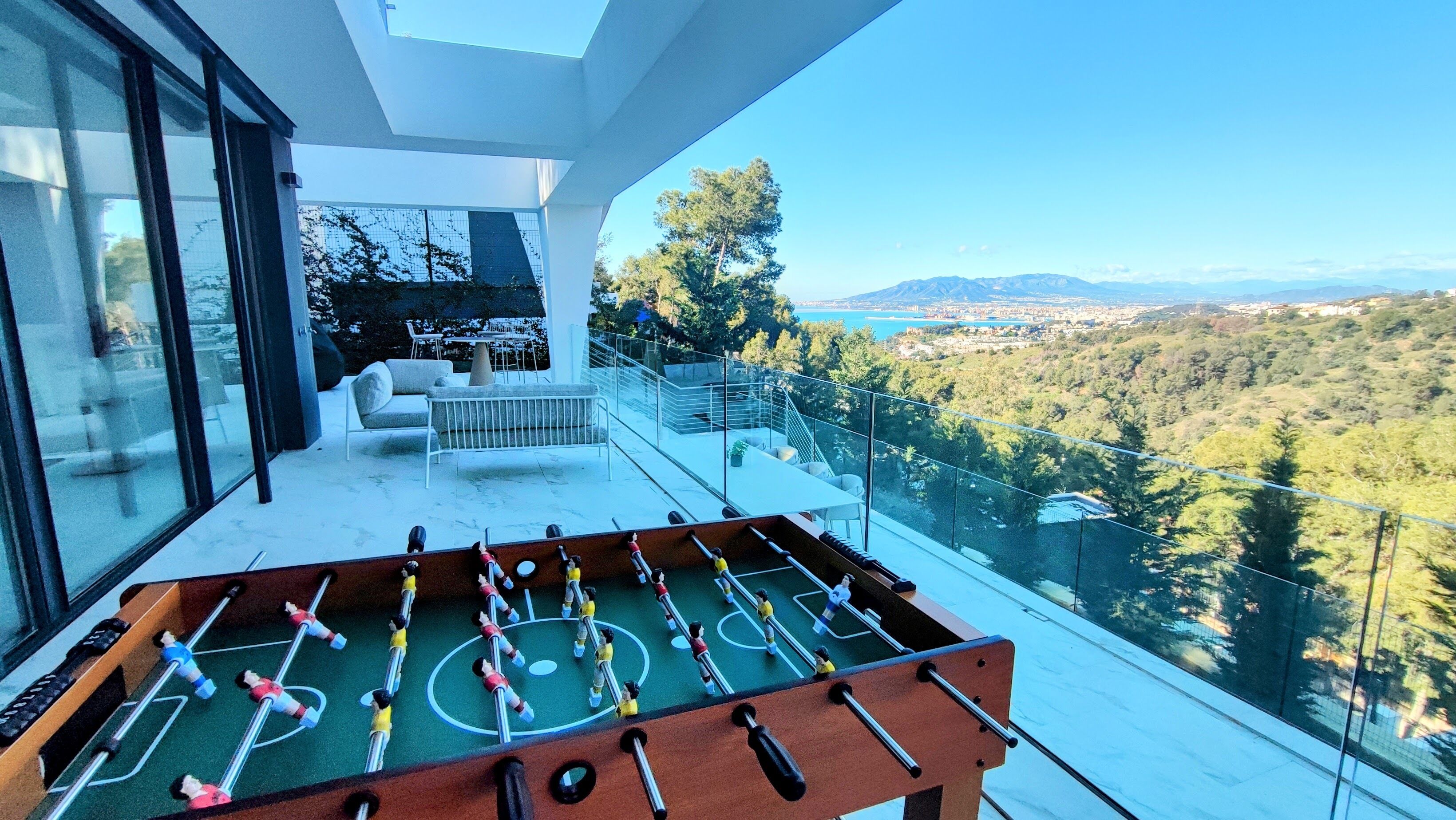 Biệt thự Exclusive, nhiều phòng ngủ, hồ bơi riêng, quang cảnh biển | Hiên