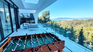 Villa exclusiva, varias habitaciones, piscina privada, vistas al mar | Terraza o patio