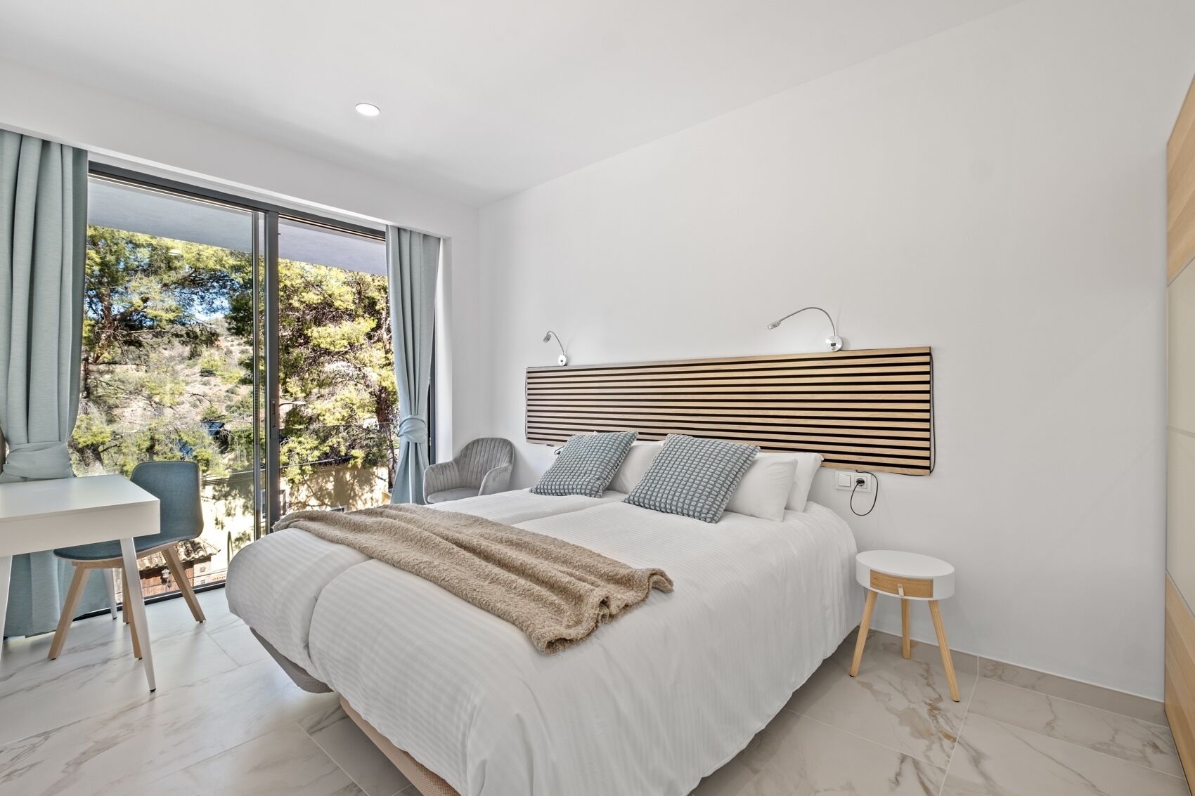 Villa panorámica, 5 habitaciones, piscina privada, vistas al mar | Ropa de cama de alta calidad y colchones con acolchado adicional