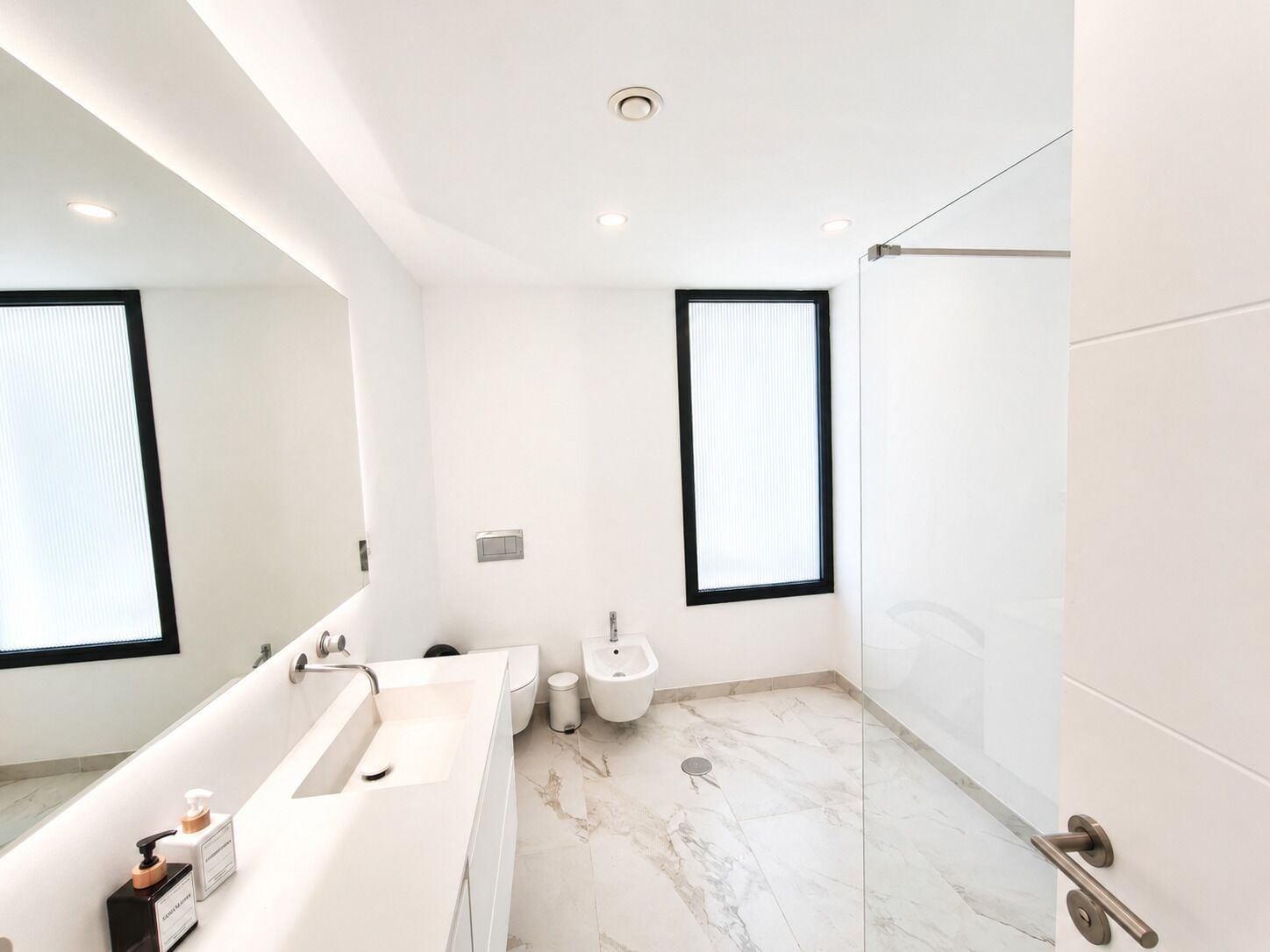Vil·la prèmium, piscina privada, vistes al mar | Bany | Assecador de cabells, tovalloles, sabó i xampú 