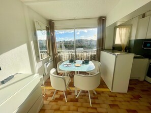 Dining - Renovated studio, near port & village, parking, pets allowed (Gruissan)