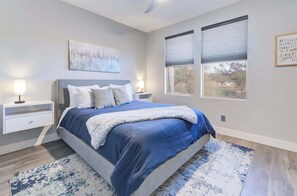 3 bedrooms, WiFi - Scottsdale Condo Overlooking Golf Course (Scottsdale)