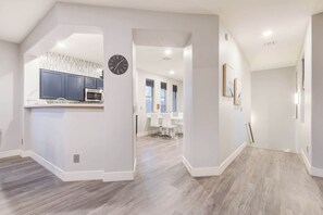 Fridge, microwave, dishwasher, coffee/tea maker - Scottsdale Condo Overlooking Golf Course (Scottsdale)