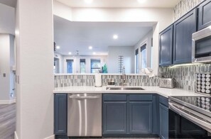 Private kitchen - Scottsdale Condo Overlooking Golf Course (Scottsdale)