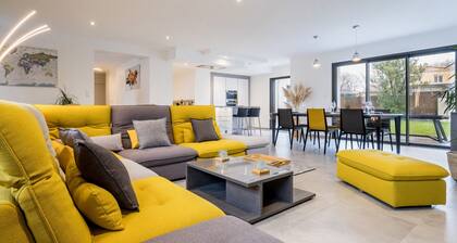 Gßte spacieux avec jardin, spa, babyfoot et parking privé