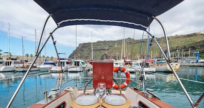 Boat 'Ventisquero' with Sea View, Private Terrace and Balcony