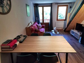 TV - Charming duplex for 4, balcony, near center, WiFi (Valloire)