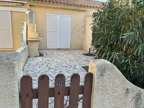 Property grounds - House for 6 in Saint Pierre la Mer with pool and garden (Fleury-Saint-Pierre-la-Mer)