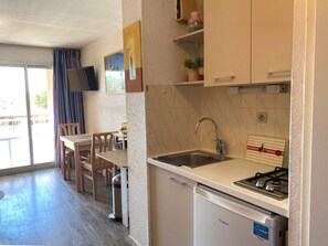 Fridge, microwave, coffee/tea maker, toaster