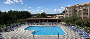 Studio with Terrace, Pool Access, Parking Included