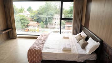 Habitació triple executiva | Espai de treball apte per a portàtils, wifi gratuïta i roba de llit