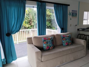 House, 3 Bedrooms, Smoking, Balcony | Living room