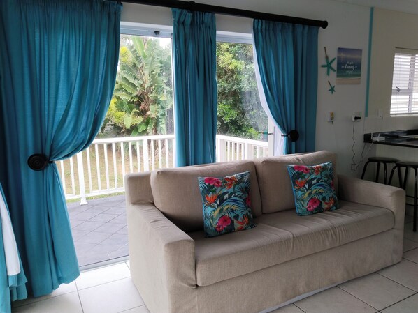 House, 3 Bedrooms, Smoking, Balcony | Living room