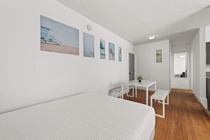 Iron/ironing board, WiFi, bed sheets