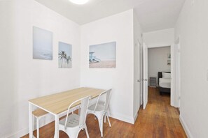 Dining - Elegant Lifestyle Stylish 1BR | Sophisticated Stay (Miami Beach)