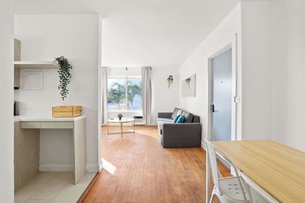 TV - Modern 1 Bedroom Near Miami Beach (Miami Beach)