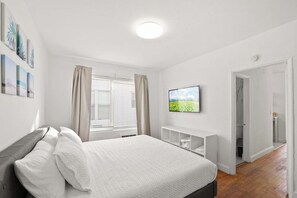 1 bedroom, iron/ironing board, WiFi, bed sheets - Elegant Lifestyle Stylish 1BR | Sophisticated Stay (Miami Beach)