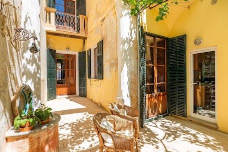 Exterior detail. Charming Villa 'Cas Sitger' in the Heart of Felanitx – Garden, Terraces & Wi-Fi