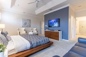 6 bedrooms, desk, iron/ironing board, travel crib