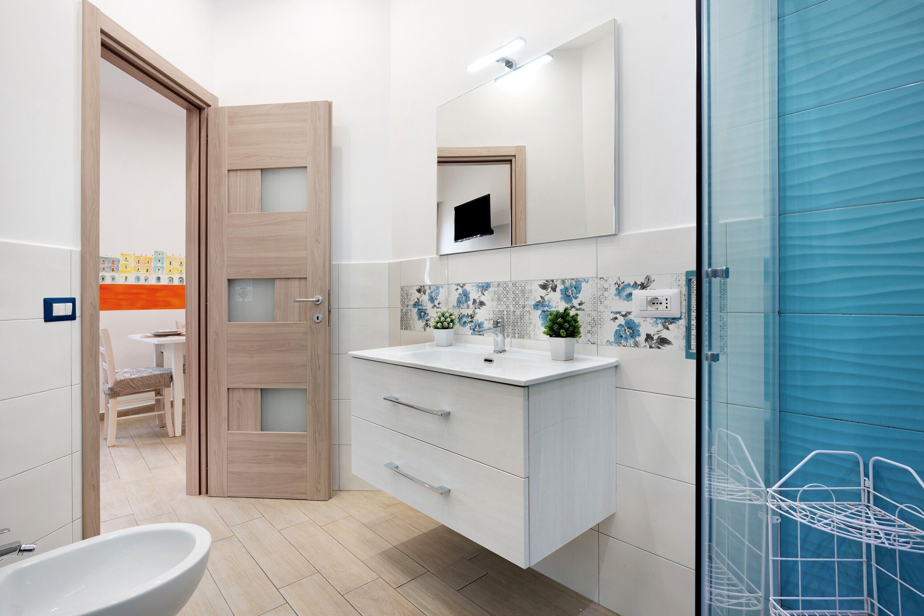 Ducha, secador de pelo, toallas