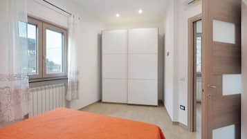 2 Schlafzimmer, BĂŒgeleisen/BĂŒgelbrett, kostenloses WLAN, BettwĂ€sche