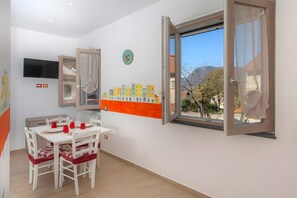 Dining - Holiday Home 'La Via Delle Stelle' with Mountain View, Wi-Fi and Air Conditioning (Agerola)