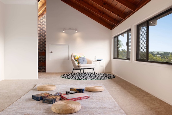 Living area on the first floor, board games, family entertainment