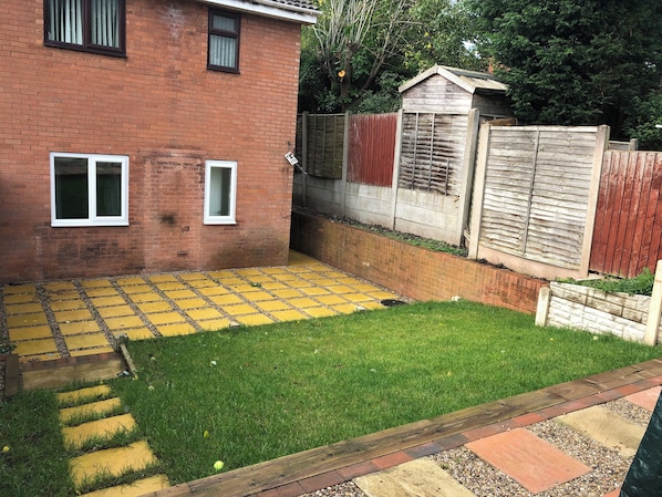 Apartment | Property grounds - Captivating 1-bed Apartment in Hednesford (Cannock)