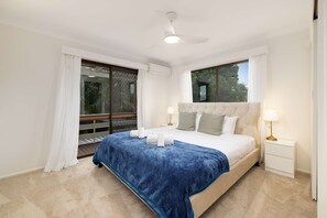 4 chambres, fer et planche à repasser, lit parapluie, Wi-Fi