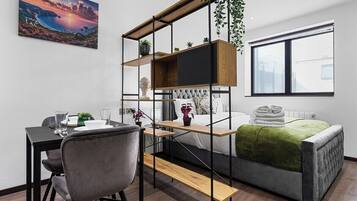 1 soverom, strykejern/-brett, reiseseng for barn og wi-fi