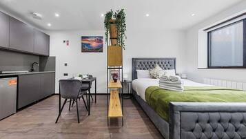 1 soverom, strykejern/-brett, reiseseng for barn og wi-fi