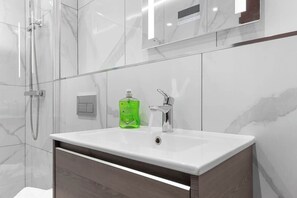 Shower, hair dryer, shampoo