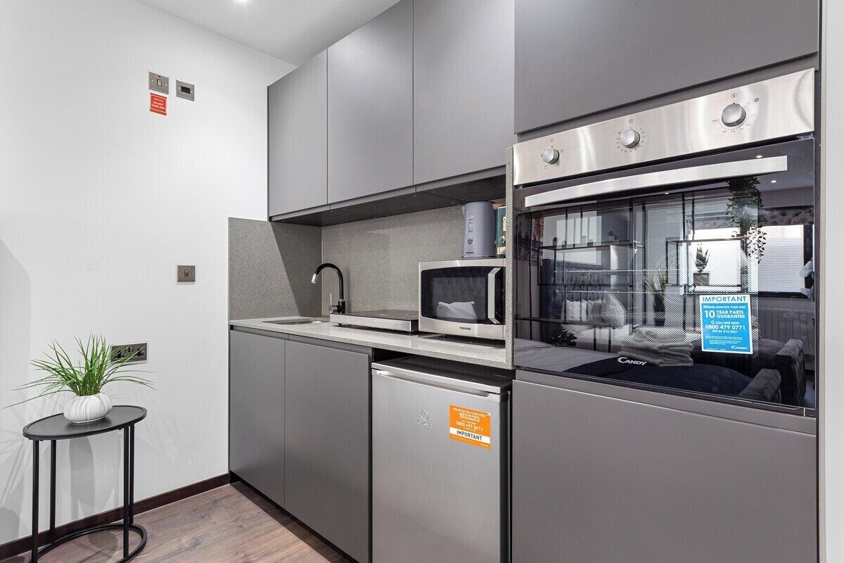 Kjøleskap, mikrobølgeovn, ovn og brødrister