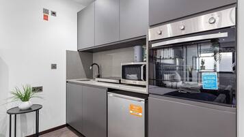 Kjøleskap, mikrobølgeovn, ovn og brødrister