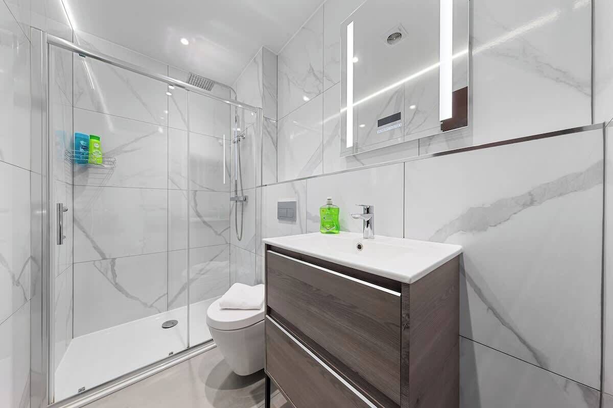 Shower, hair dryer, shampoo