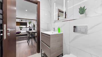 1 soverom, strykejern/-brett, reiseseng for barn og wi-fi