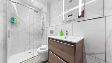Shower, hair dryer, shampoo