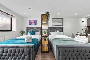 1 bedroom, iron/ironing board, travel crib, WiFi - Cosy Golders Green Studio with Modern Amenities (London)