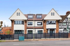 Exterior - Cosy Golders Green Studio with Modern Amenities (London)