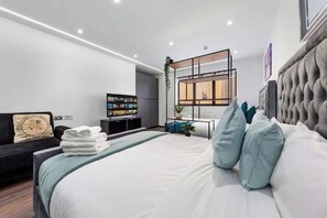 1 bedroom, iron/ironing board, travel crib, WiFi - Cosy Golders Green Studio with Modern Amenities (London)