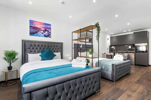 1 bedroom, iron/ironing board, travel cot, WiFi - Cosy Golders Green Studio with Modern Amenities (London)