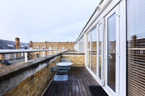 Apartment | 4 bedrooms - The Wray Crescent Hideout - Stylish 4bdr With Parking (London)