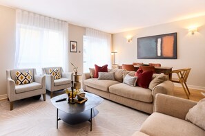 Apartment | 4 bedrooms - The Wray Crescent Hideout - Stylish 4bdr With Parking (London)