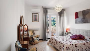 2 makuuhuonetta, silitysrauta/-lauta, ilmainen Wi-Fi, vuodevaatteet