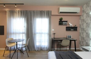 Studio | Desk, laptop workspace, cribs/infant beds, free WiFi - Fair Grounds STU Univ. by Sea N' Rent (Tel Aviv)