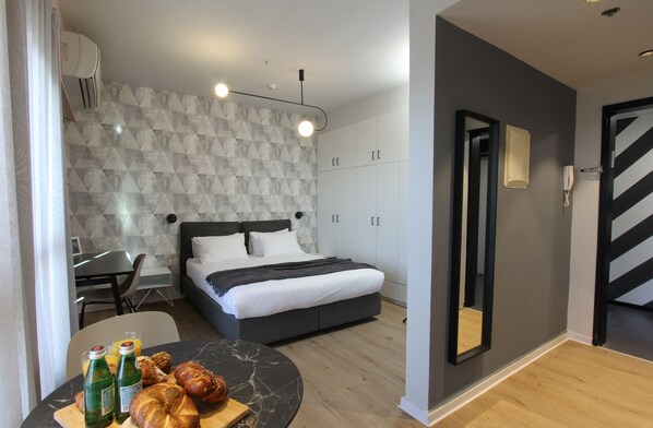 Studio | Desk, laptop workspace, free WiFi - Fair Grounds STU Univ. by Sea N' Rent (Tel Aviv)