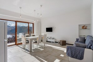 TV - Apartment 'Sole' with Lake View, Shared Pool and Wi-Fi (Pettenasco)